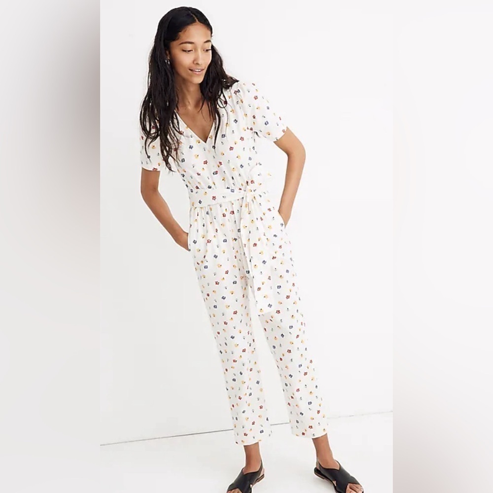 Madewell Petite Puff-Sleeve Tapered Jumpsuit in Confetti Floral